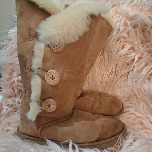UGG BAILEY SHEARLING  TAN BUTTON BOOTS WOMENS  SIZE 7 US - Picture 1 of 10
